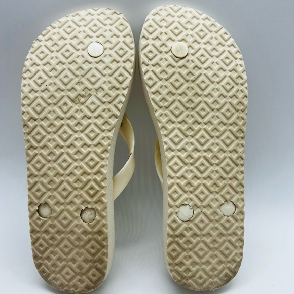 Tory Burch Cream Flip Flops with Gold Accents estimated size 6 - Picture 10 of 14